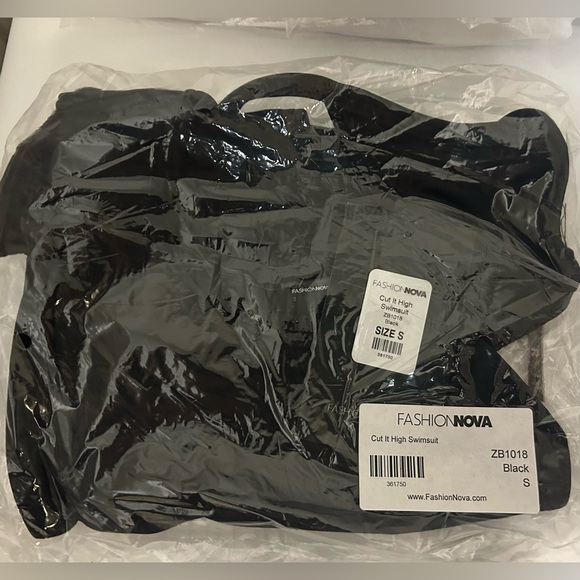 *Reseller Bundle- 15 Pieces* NWT Fashion Nova Bundle of Swim - Picture 5 of 12